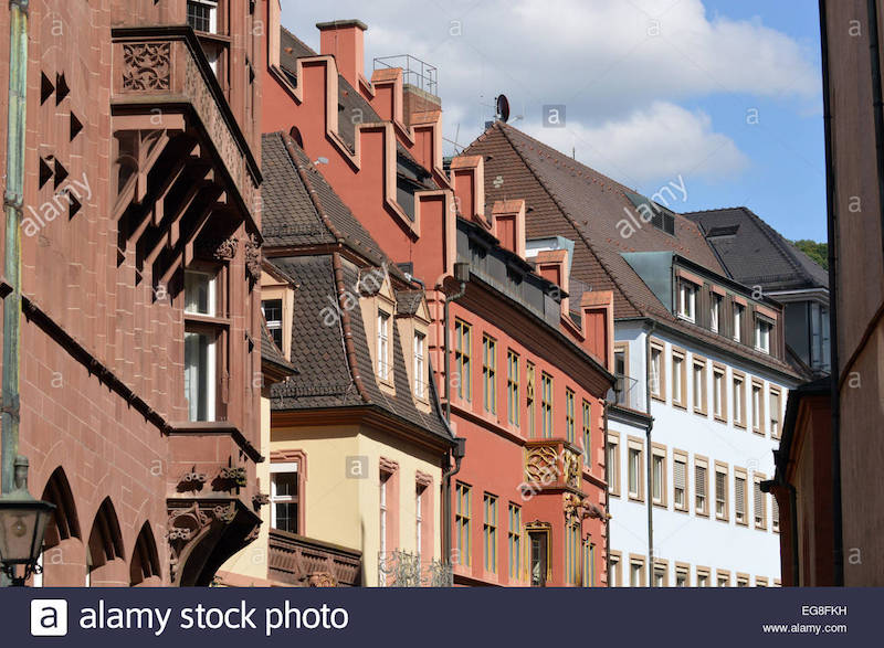 various-facades-of-old-inner-city-buildings-in-freiburg-germany-EG8FKH.jpg