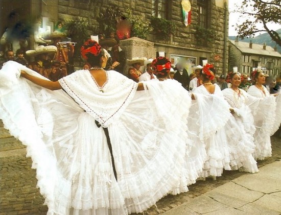 danseuses n° 18 Barcelonnette.jpg