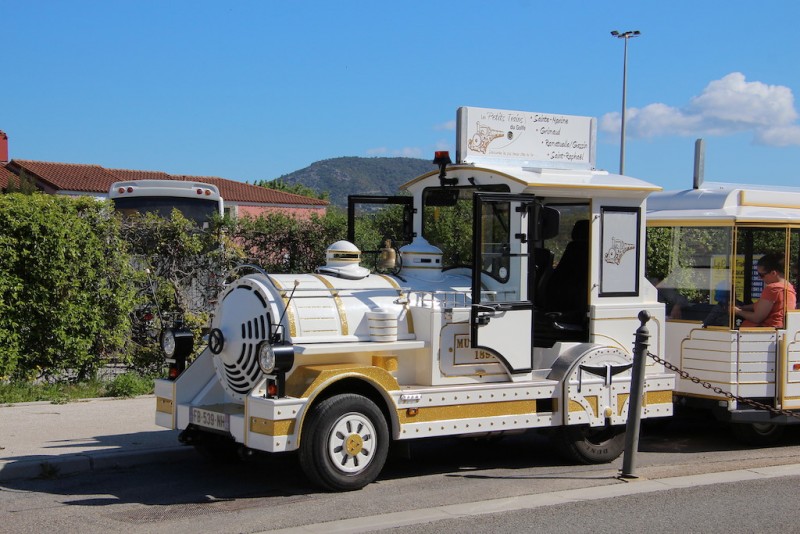 IMG_0913.JPG Train touristique à PORT GRIMAUD.JPG