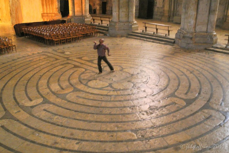 28-chartres-cathedrale-labyrinthe-danseur-cc-jill-geoffrion.jpg