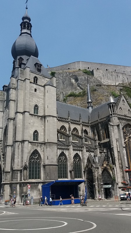 catedrale et citadelle de Dinant.jpg