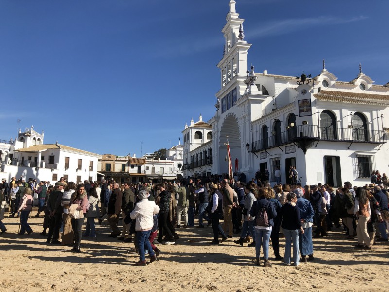 foule pur la procession.JPG